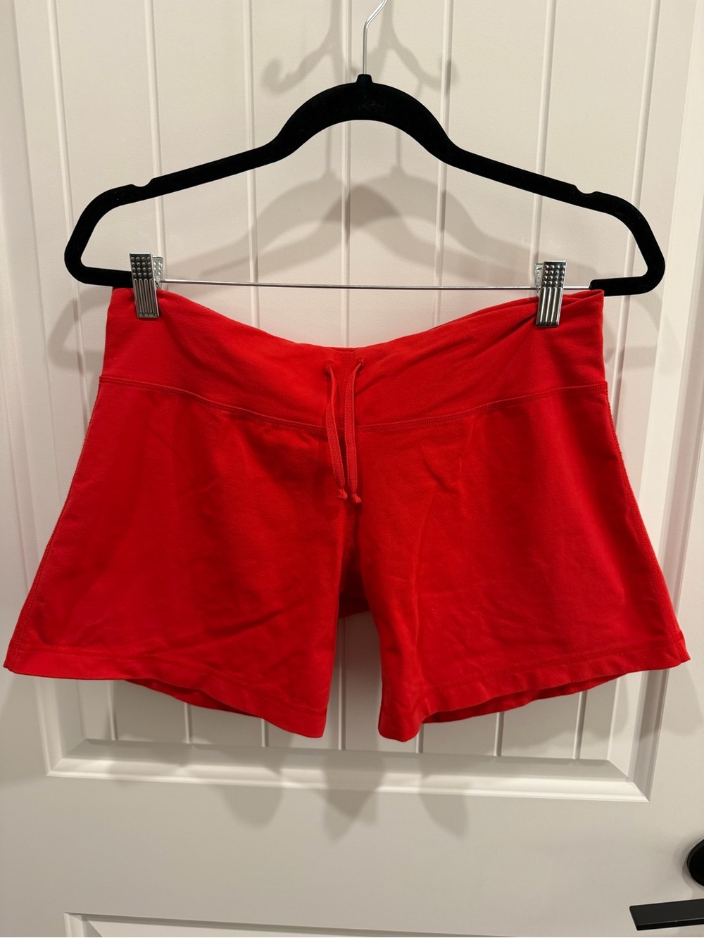 Lululemon Red Groove Shorts Size 8 Drawstring Yoga Athletic Shorts
